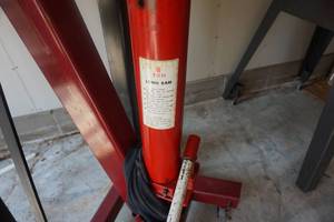 lot 2 image: Heavy Duty 8 Ton Long Arm Adjustable Wheeled EngineMechanics Hoist