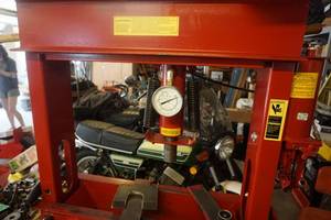 lot 5 image: Northern Tools 20 Ton Hydraulic Stop Press