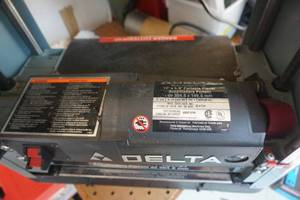 lot 8 image: Delta Model 22-540 10 Portable Planer