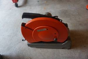 lot 19 image: Makita Model 2414 Portable Cut OffChop Saw