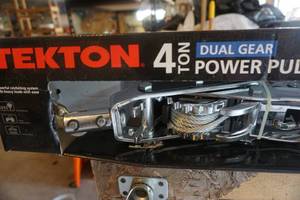 lot 24 image: Tektow Brand 4 Ton Dual Wheel Power Puller Ratchet Come a Long