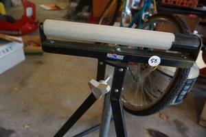 lot 58 image: Iron Horse Brand Work System Tri Pod Roller Stand