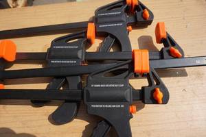 lot 95 image: 4 - 24 Quick Release Plastic Bar Clamps