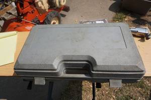 lot 96 image: Heavy Duty Portable Hydraulic Jack With Case