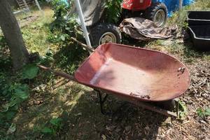 lot 140 image: Wheel Barrow