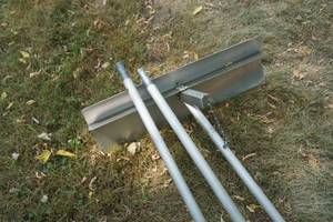 lot 161 image: Aluminum RoofSnow Rake With 3 PC Extension Handle