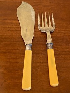 Two Piece Vintage Bakelite Serving Set including Five Prong Fork