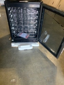 lot 21 image: Magic Chef 23.4 in. W 50-Bottle Wine Cooler in Stainless Steel