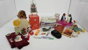 lot 11 image: Avon Gift Collection Marching Soldiers Ornament With Bonus Stand & Other Miscellaneous Items