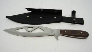 lot 44 image: Frost Cutlery--Flying Falcon Knife In Case