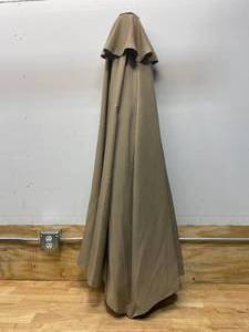 lot 56 image: Patio Umbrella
