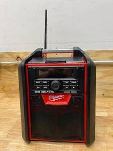 lot 64 image: MILWAUKEE M18 Lithium-Ion Cordless Jobsite RadioCharger (Battery Not Included)