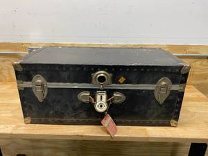 lot 72 image: Vintage Storage Case