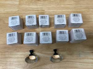 lot 76 image: AMEROCK GLACIO Lot of 12- Glacio 1-34 in. L (44 mm) ClearBlack Bronze Oval Cabinet Knob