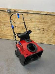 lot 96 image: TORO Power Clear 721 QZE 21 in. 212 cc Single-Stage Self Propelled Gas Snow Blower with Electric Start