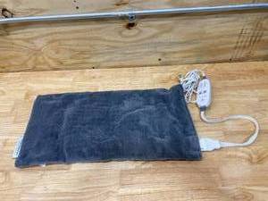 lot 97 image: SHARPER IMAGE Calming Heat Heating Pad