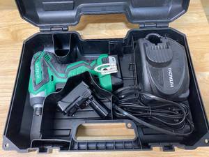 lot 109 image: HITACHI WH10DFL2 Cordless Impact Driver Kit, 12 V, Lithium-Ion, 0 - 3200 bpm (2 batteries, charger and case included)