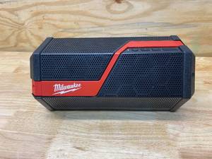 lot 120 image: MILWAUKEE M18M12 Lithium-Ion Cordless Wireless Jobsite Speaker (Tool Only)