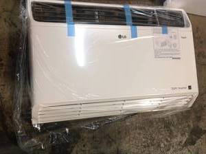 lot 10 image: Eco-Friendly 13,000 BTU Dual Hose Portable Air Conditioner with Dehumidifier by Whynter open box see pic