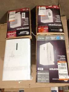 lot 21 image: Lot of 4 Assorted Humidifers Customer Returns See Pictures