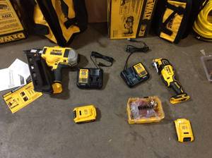 lot 42 image: LOT OF DEWALT POWER  TOOLS  ALL CLUSTOMER RETURNS  SEE PICS