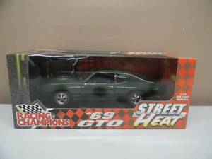 118 SCALE DIE-CAST - RACING CHAMPIONS STREET HEAT 69 GTO - NEW IN BOX - VERY COOL PIECE - SEE PICTURES