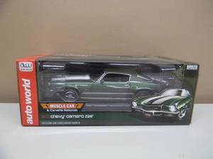 118 SCALE DIE-CAST - AUTO WORLD AMERICAN MUSCLE 1970 CHEVY CAMARO Z28 - NEW IN BOX - AWESOME, GREAT PIECE - SEE PICTURES