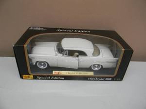 118 SCALE DIE-CAST -  MAISTO 1956 CHRYSLER 300B - NEW IN BOX - GREAT PIECE - SEE PICTURES