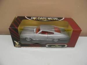 118 SCALE DIE-CAST -  ROAD SIGNATURE 1966 DODGE CHARGER - NEW IN BOX - AWESOME, GREAT PIECE - SEE PICTURES