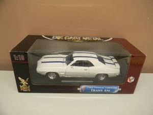 118 SCALE DIE-CAST - ROAD SIGNATURE 1969 PONTIAC FIREBIRD TRANS AM - NEW IN BOX - AWESOME, GREAT PIECE - SEE PICTURES
