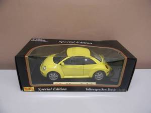 118 SCALE DIE-CAST - MAISTO SPECIAL EDITION VOLKSWAGON NEW BEETLE - NEW IN BOX - GREAT PIECE - SEE PICTURES
