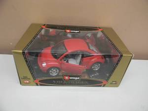118 SCALE DIE-CAST - BURAGO GOLD COLLECTION 1998 VOLKSWAGON NEW BEETLE - NEW IN BOX - GREAT PIECE - SEE PICTURES