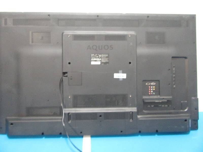 lot 8 image: Sharp 60 inch LCD Smart TV 