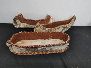 lot 13 image: Collection of Birch Bark Dcor