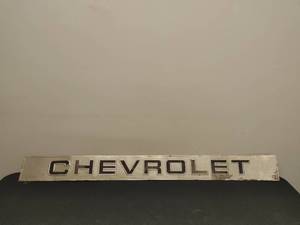 lot 31 image: Vintage Chevrolet Tailgate Emblem