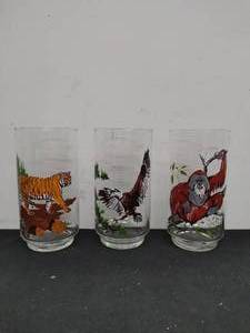 lot 34 image: Vintage 1978 Endangered Species Collector Drinking Glasses
