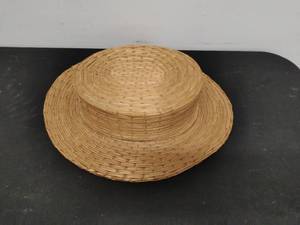 lot 38 image: Vintage Straw Hat