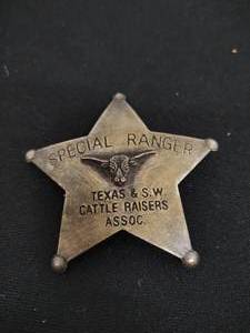 lot 9 image: Antique Badge