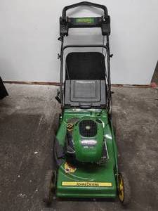 lot 57 image: John Deere Lawnmower