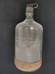 lot 118 image: Vintage Silent Glow Oil Burner Glass Jug from the 1920s