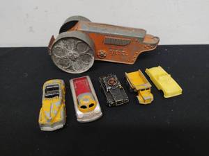 lot 130 image: Six Vintage Toy Cars