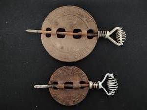 lot 135 image: Collection of Vintage Items Dampers