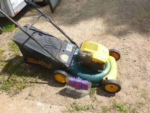 lot 3 image: Yard Machine push mower. Used condition. Tested & works. As shown.