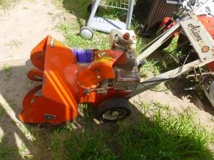 lot 6 image: Ariens single stage snow thrower. Older unit. Tested & works. As shown.