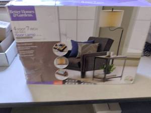 lot 3 image: Better Homes and Gardens End Table ...