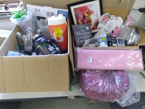 lot 47 image: 2 Boxes of Housewares, Home Decor, ...