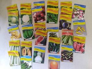 lot 84 image: 28 Vegetable Seed Packets See Phot...