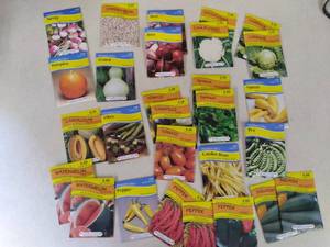 lot 85 image: 28 Vegetable Seed Packets See Phot...