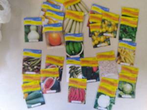 lot 86 image: 28 Vegetable Seed Packets See Phot...