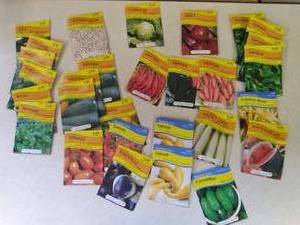 lot 88 image: 28 Vegetable Seed Packets See Phot...